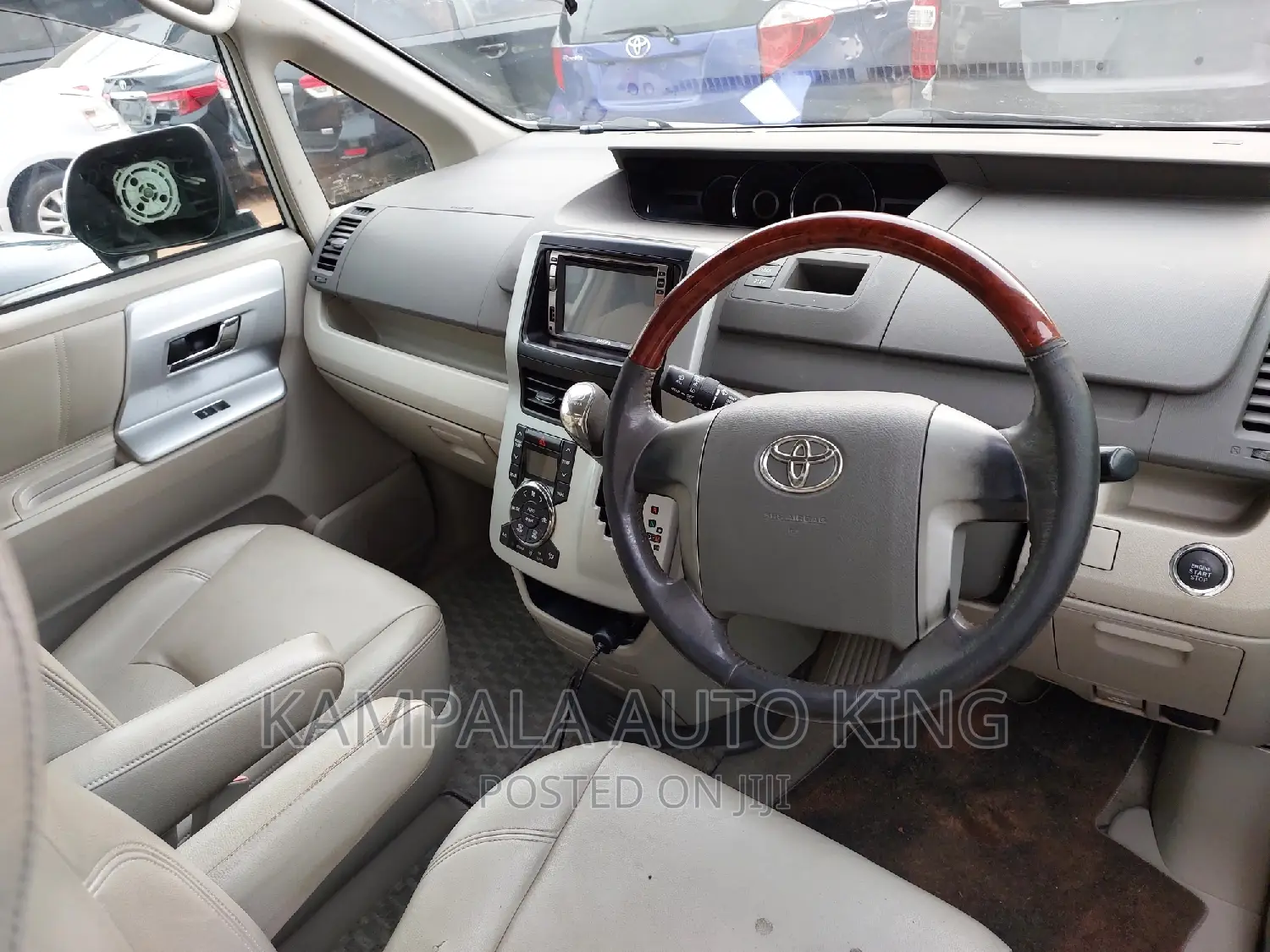 Toyota Noah 2012 White