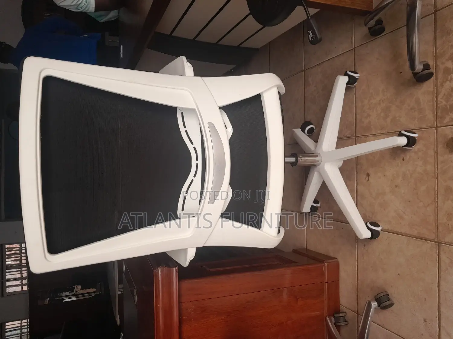 A White Leg Office Chairs
