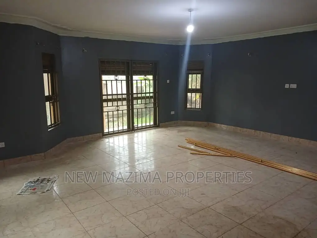 3bdrm Bungalow in Seguku Ntebe Rd, Division A for sale