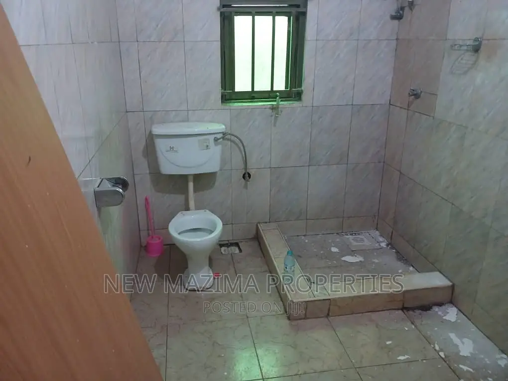 3bdrm Bungalow in Seguku Ntebe Rd, Division A for sale
