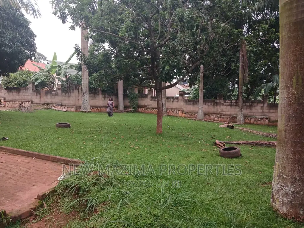3bdrm Bungalow in Seguku Ntebe Rd, Division A for sale