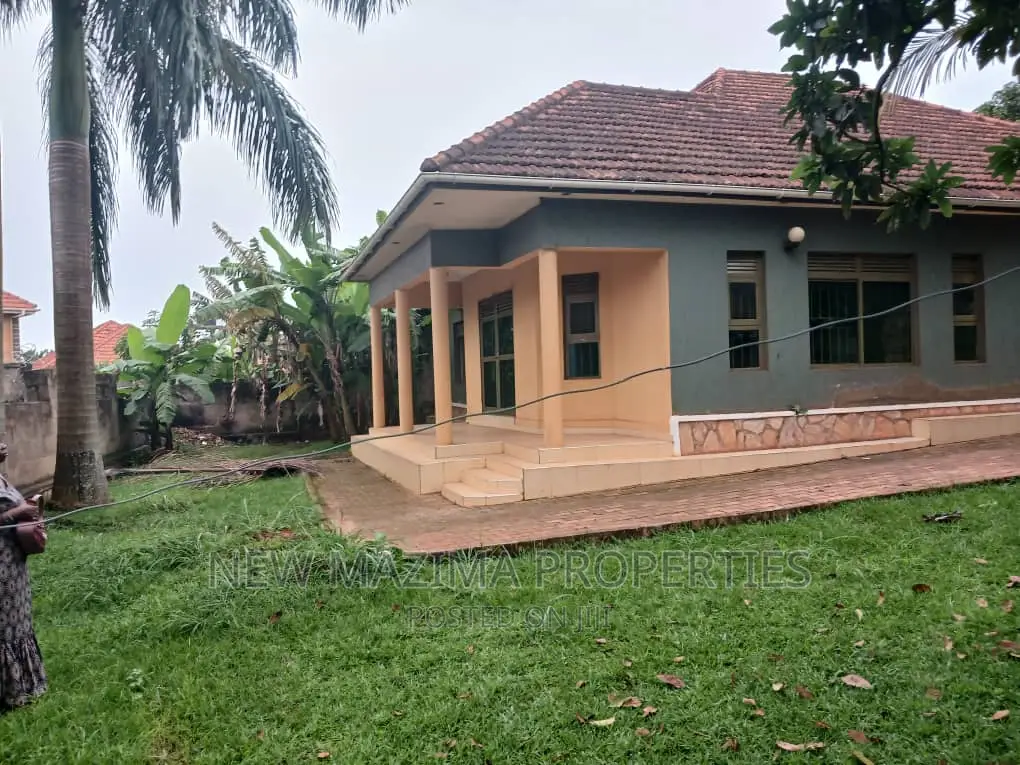 3bdrm Bungalow in Seguku Ntebe Rd, Division A for sale