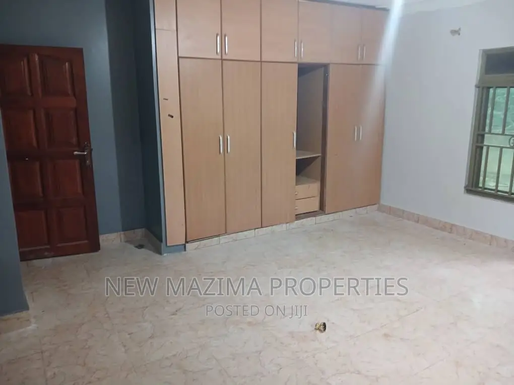 3bdrm Bungalow in Seguku Ntebe Rd, Division A for sale