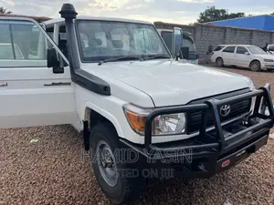 Toyota Land Cruiser 2017 White