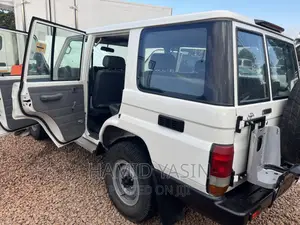 Toyota Land Cruiser 2017 White