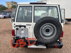 Toyota Land Cruiser 2017 White