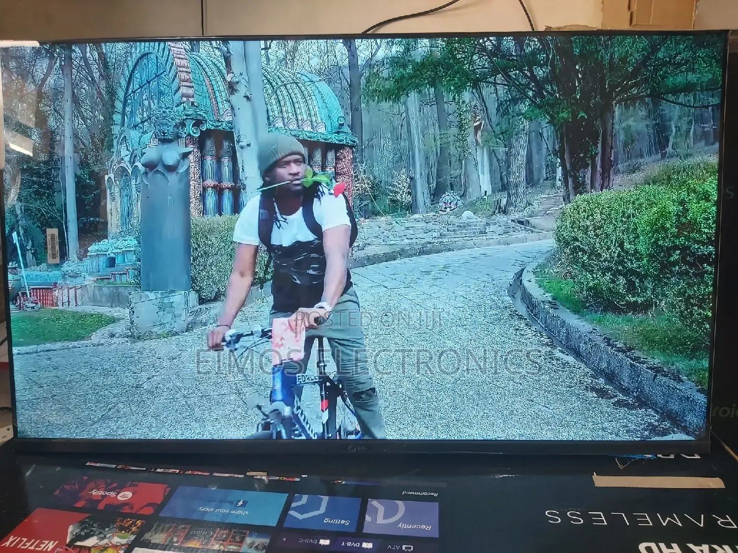 60 Inches LG SMART Digital Tv