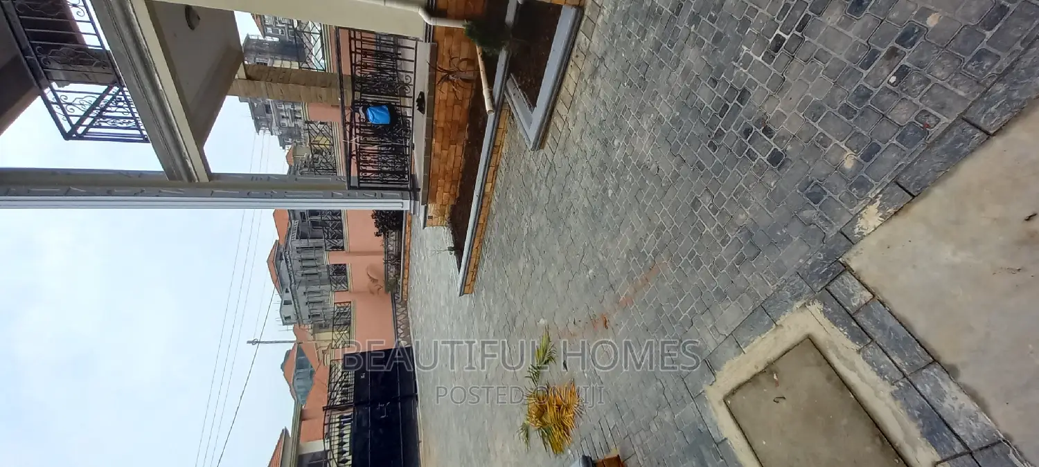 Furnished 6bdrm Duplex in Kyanja, Central Division for sale