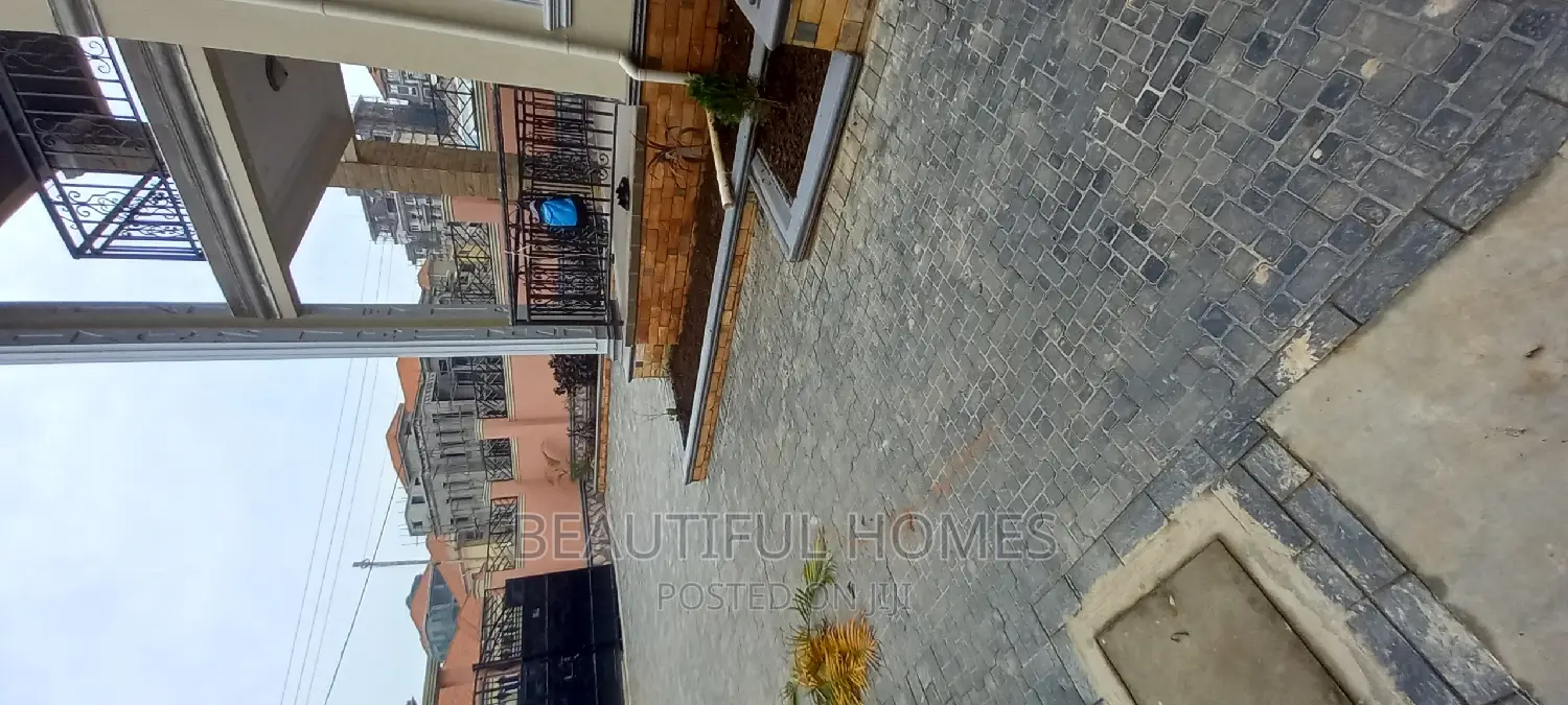 Furnished 6bdrm Duplex in Kyanja, Central Division for sale