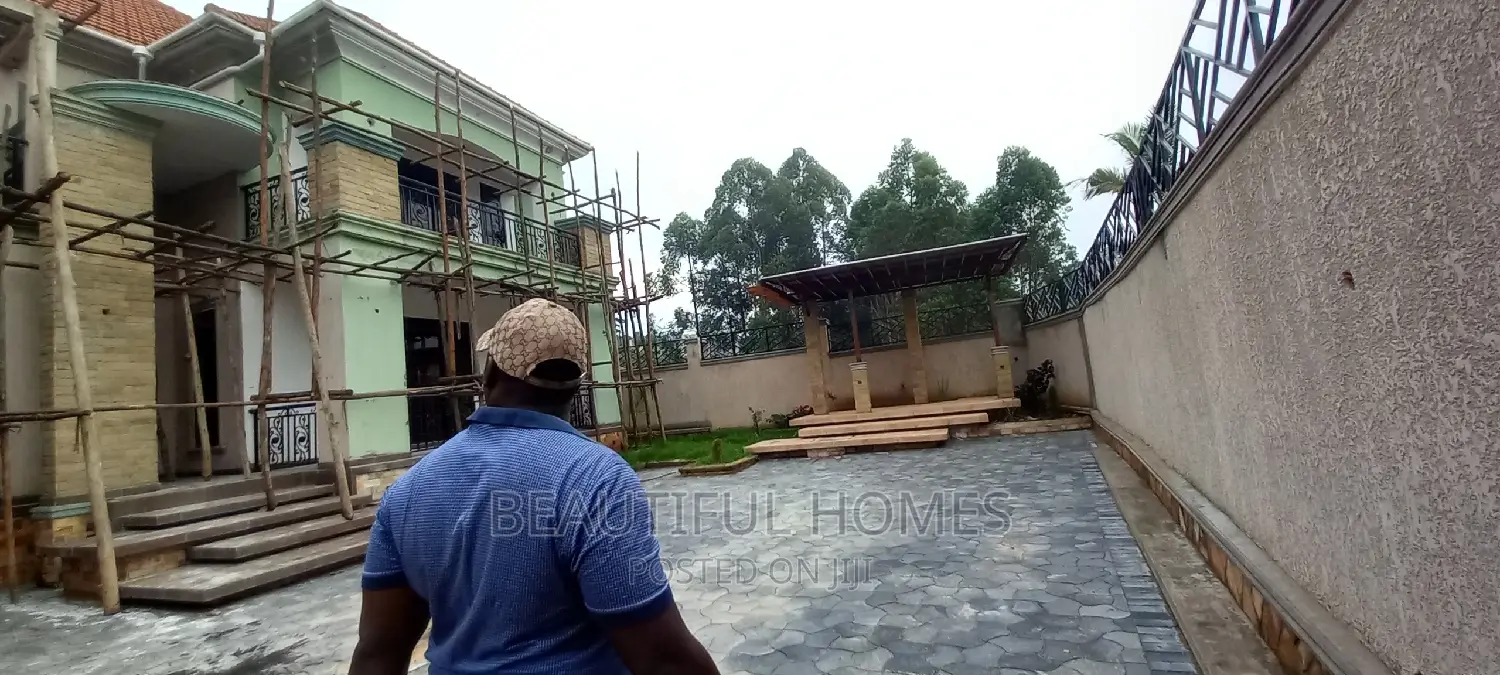Furnished 6bdrm House in Kyanja, Central Division for sale