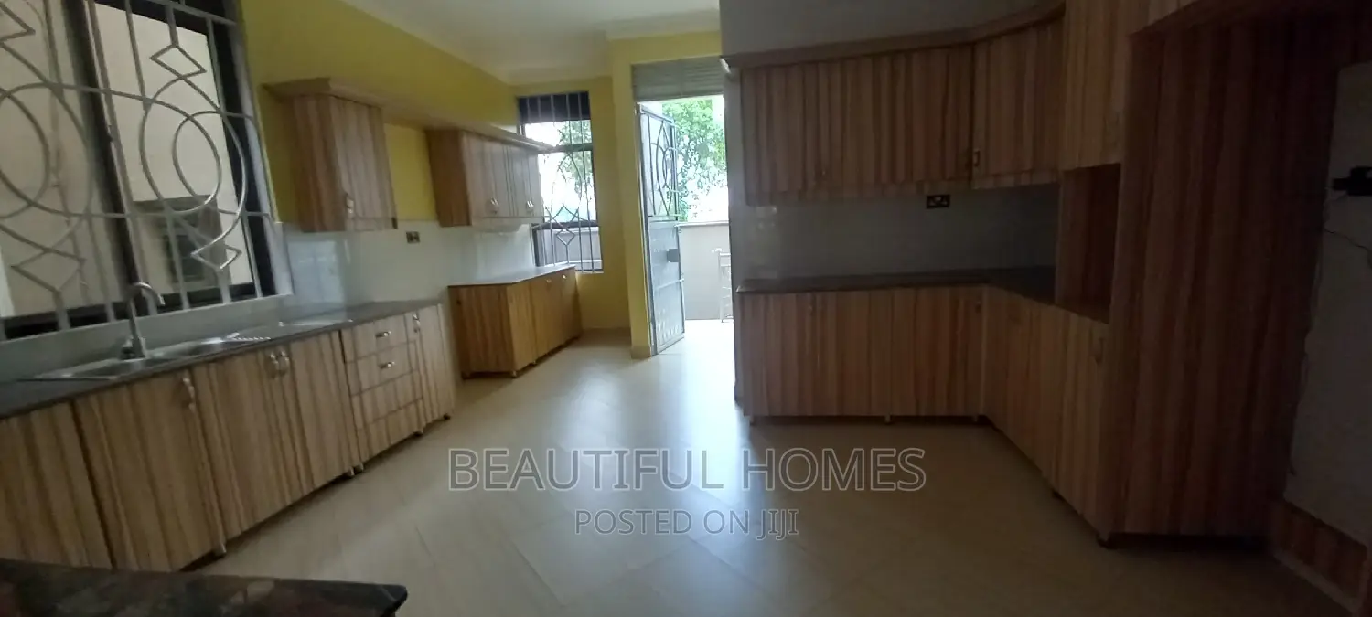 Furnished 7bdrm House in Kyanja, Central Division for sale