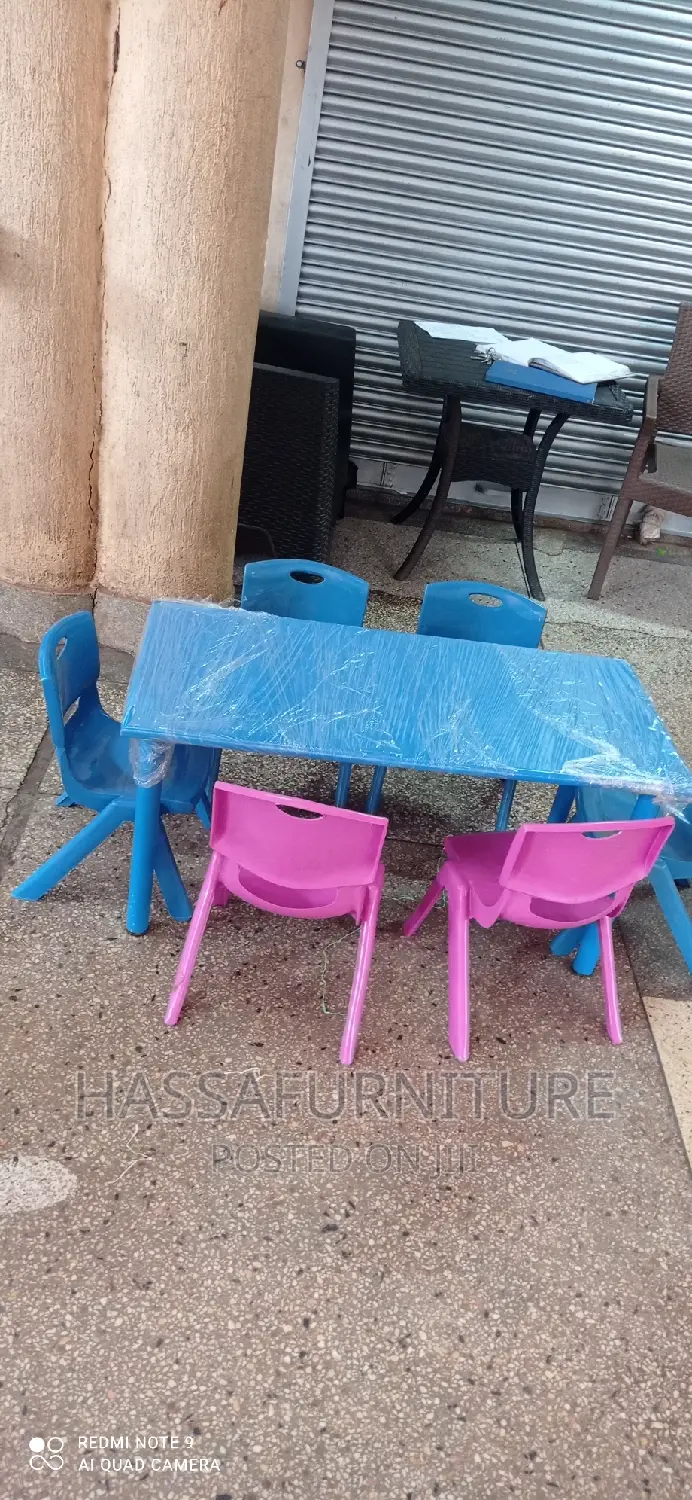 Kids Reading Table and Chairs