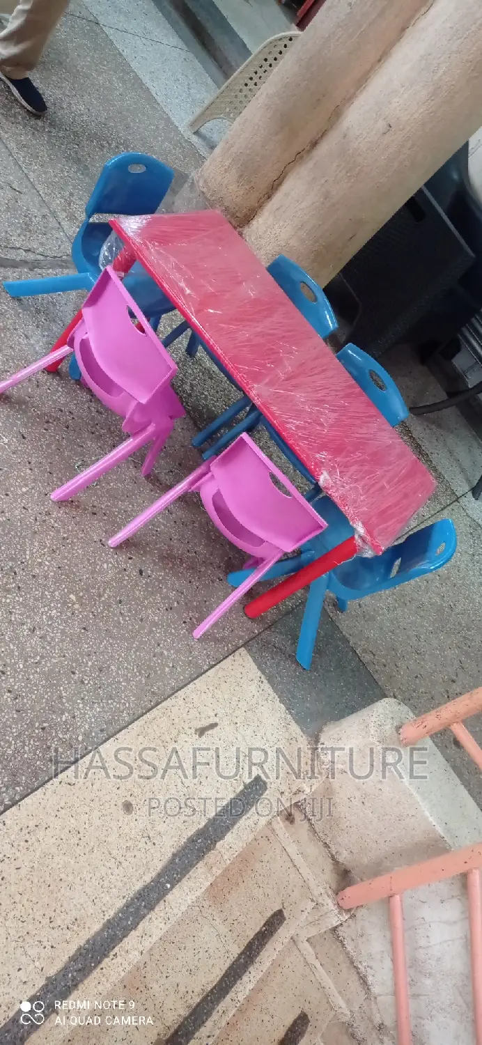 Kids Reading Table and Chairs