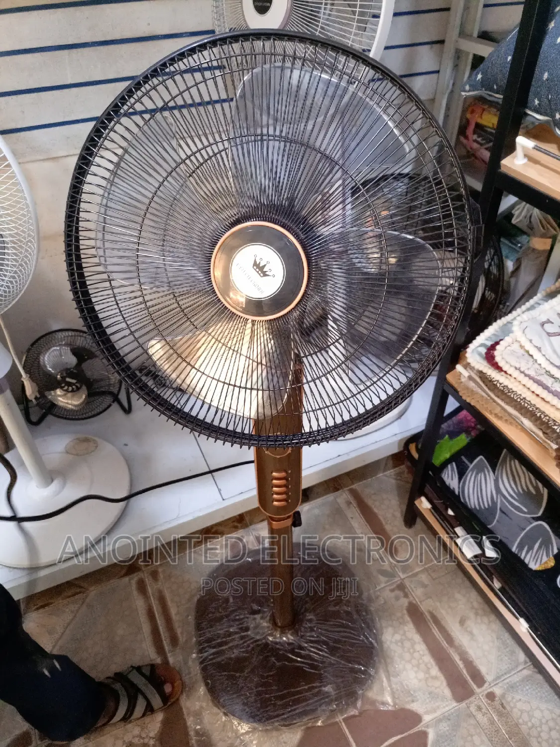 18" Black Stand Fans