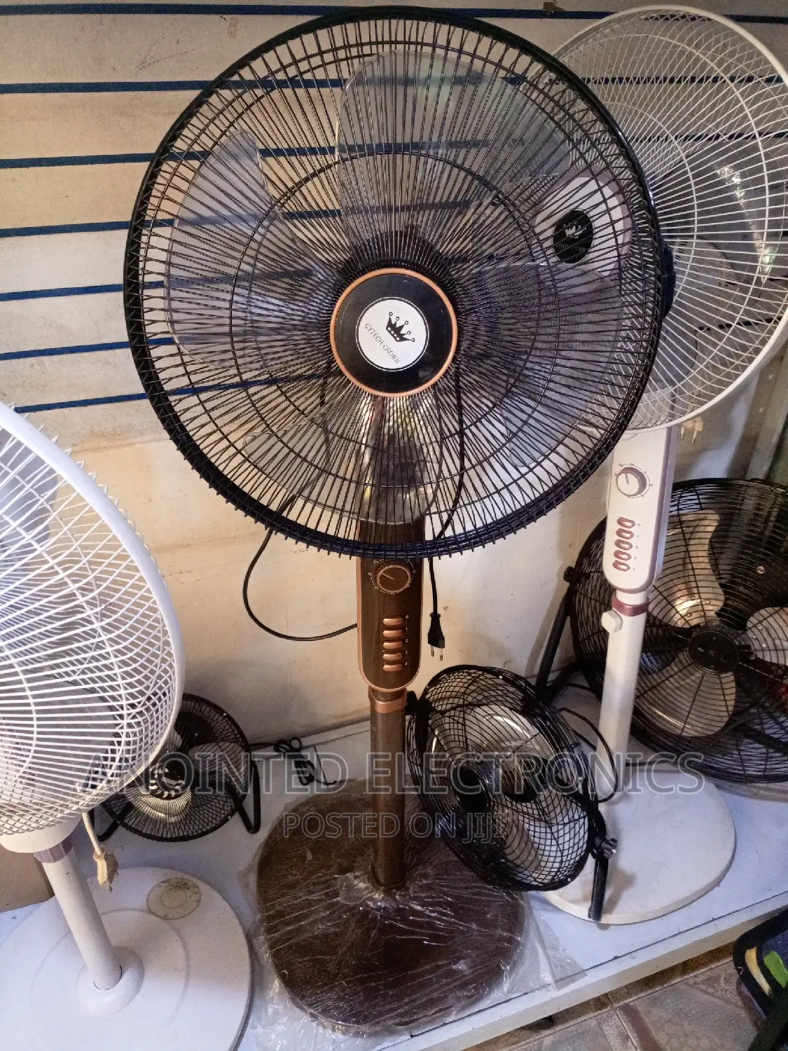18" Stand Fans Black