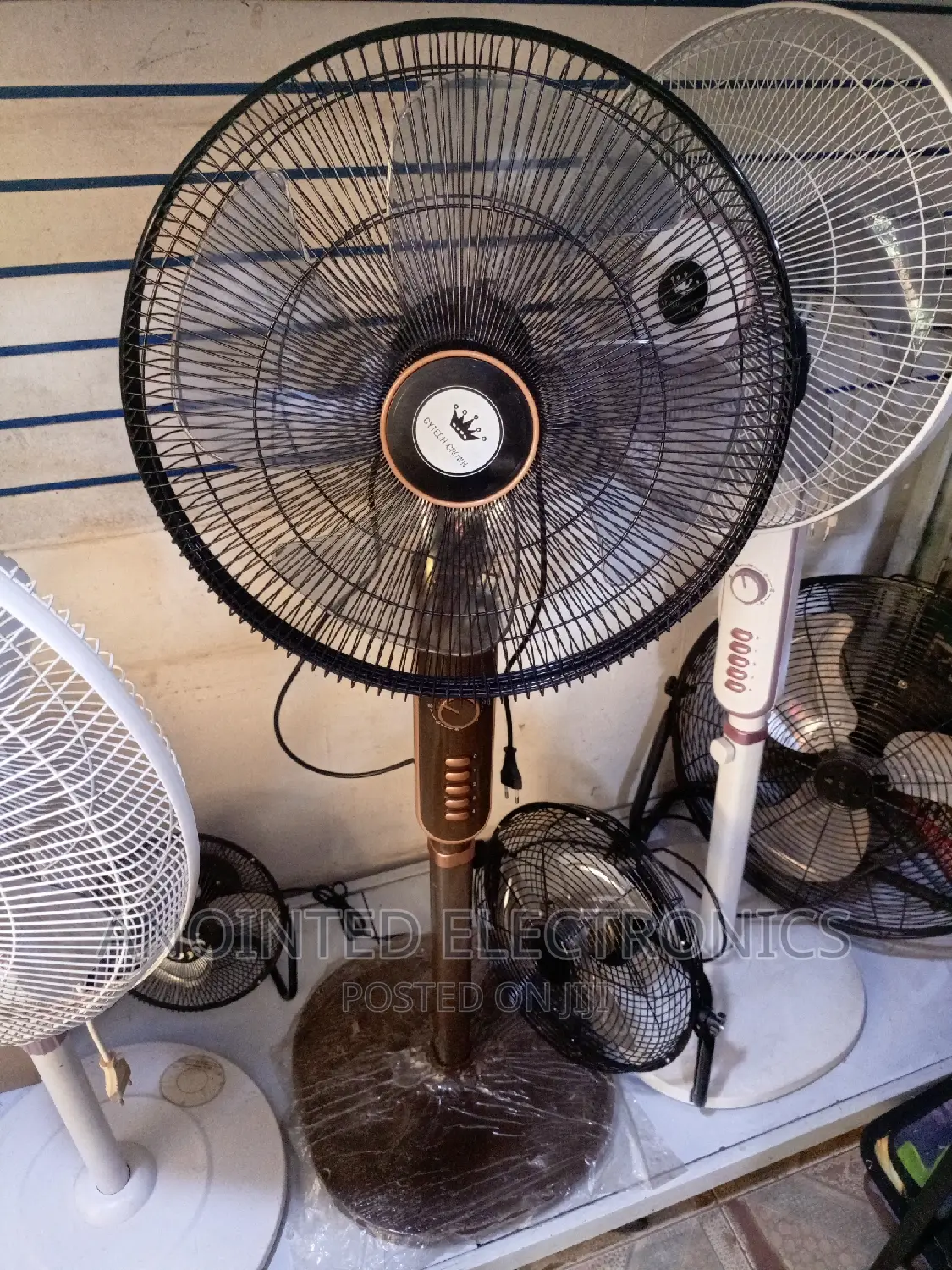 18" Stand Fans