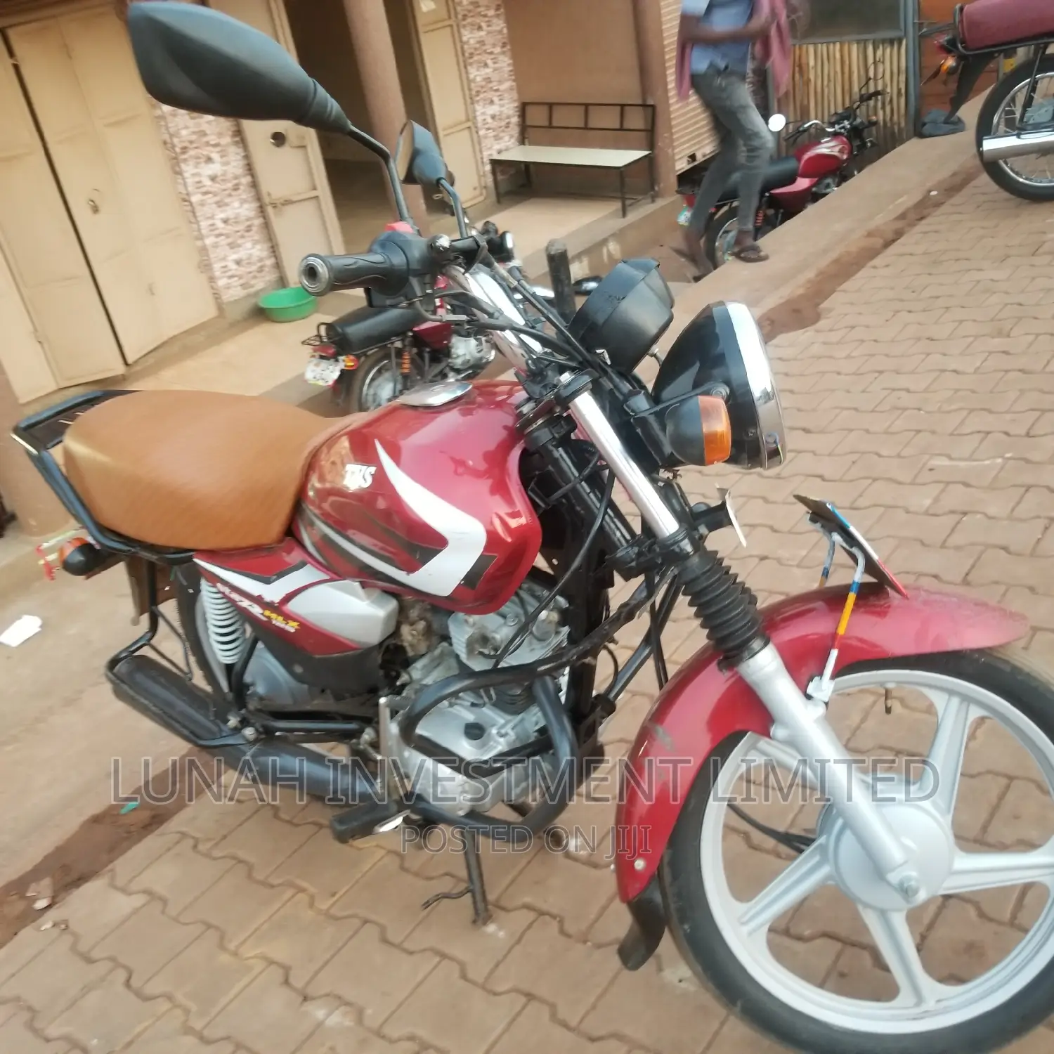 TVS HLX 125 2022 Red