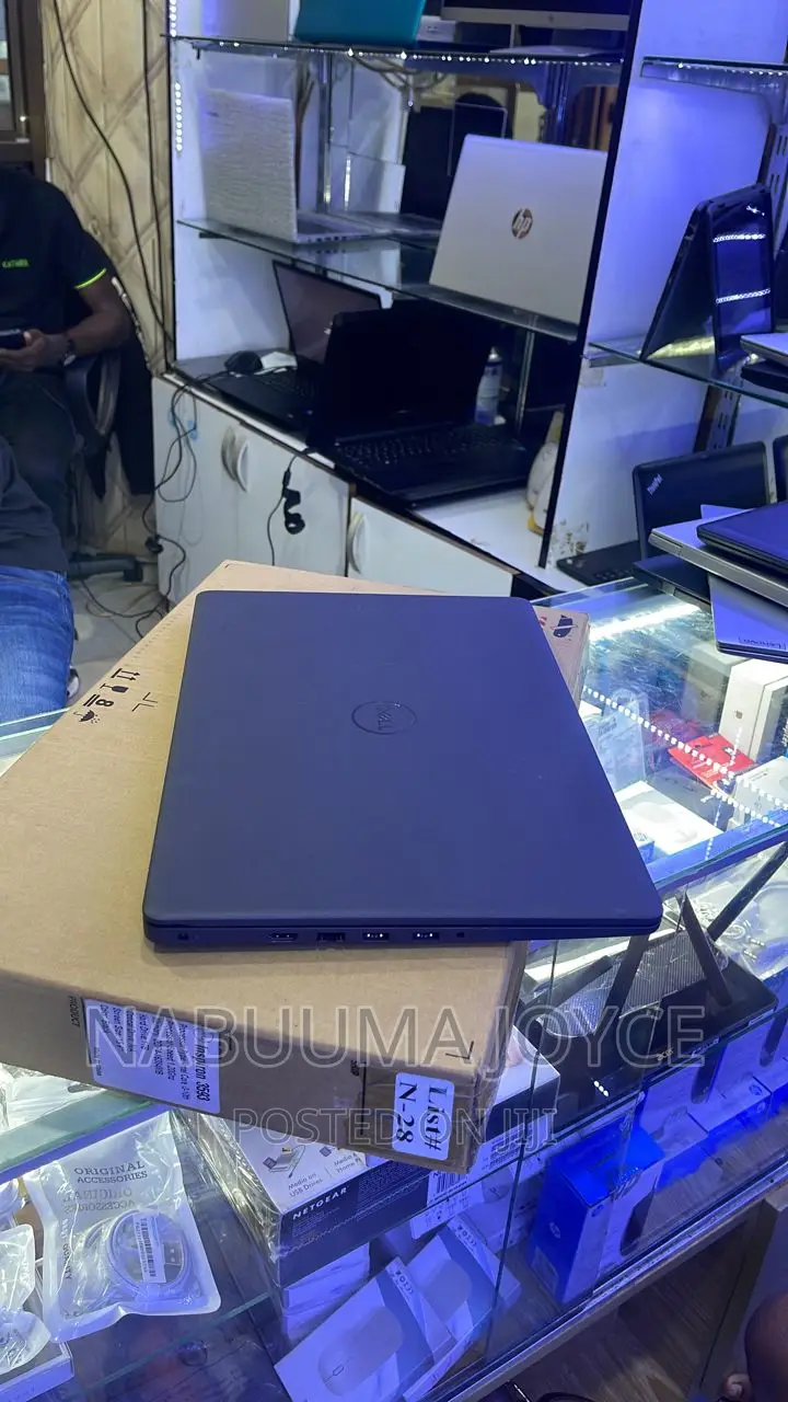 New Laptop Dell Inspiron 15 3555 8GB AMD Ryzen 5 SSD 256GB