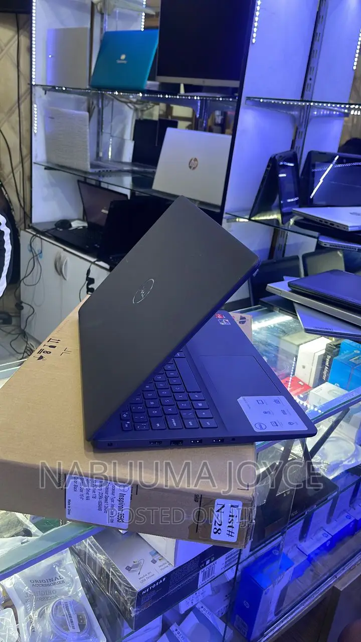 New Laptop Dell Inspiron 15 3555 8GB AMD Ryzen 5 SSD 256GB