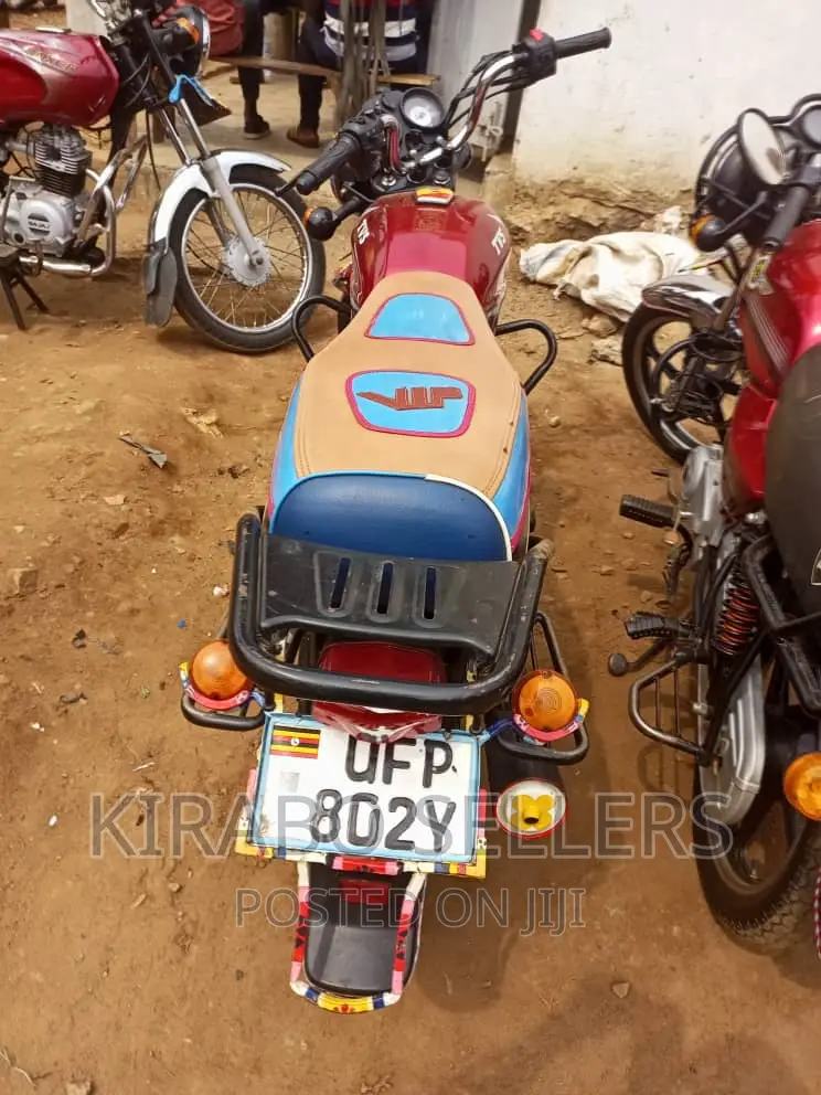 TVS HLX 125 2022 Red