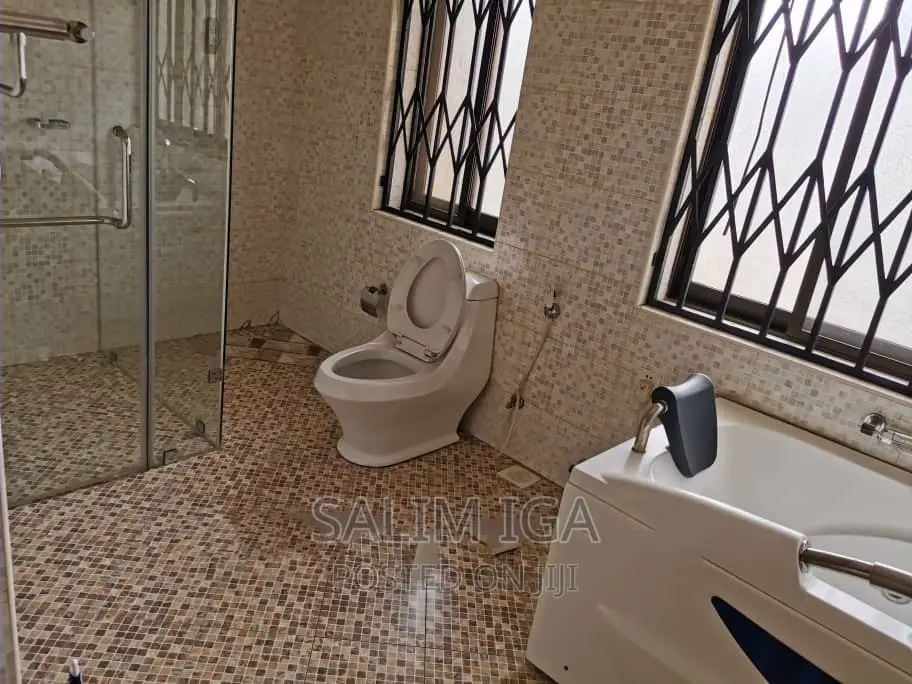 5bdrm Duplex in Kololo Property, Central Division for rent