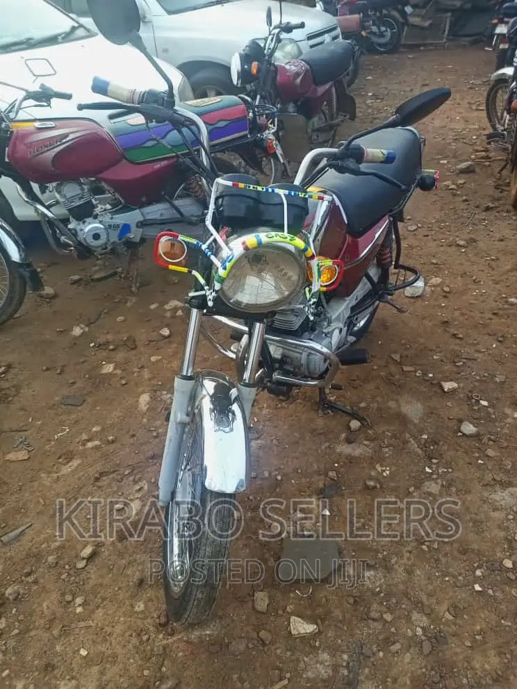 Bajaj Boxer 100 2019 Red