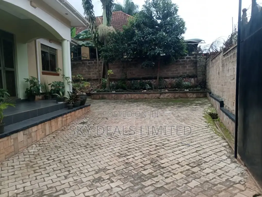 3bdrm Bungalow in Kisaasi, Nakawa for rent