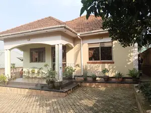 3bdrm Bungalow in Kisaasi, Nakawa for rent