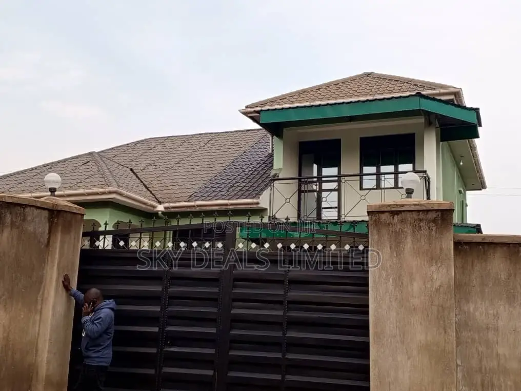 4bdrm Bungalow in Kyanja, Nakawa for sale