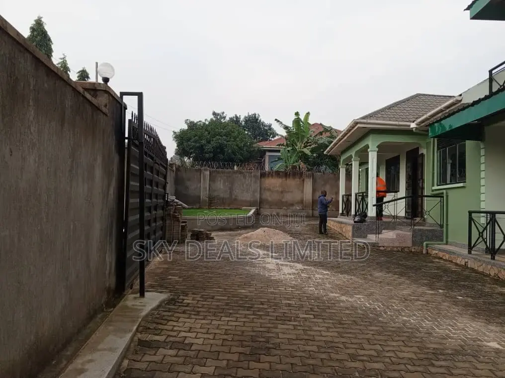 4bdrm Bungalow in Kyanja, Nakawa for sale