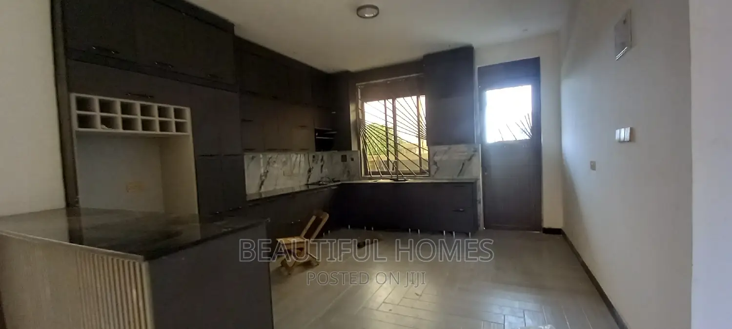 Furnished 7bdrm Mansion in Kyanja, Central Division for sale