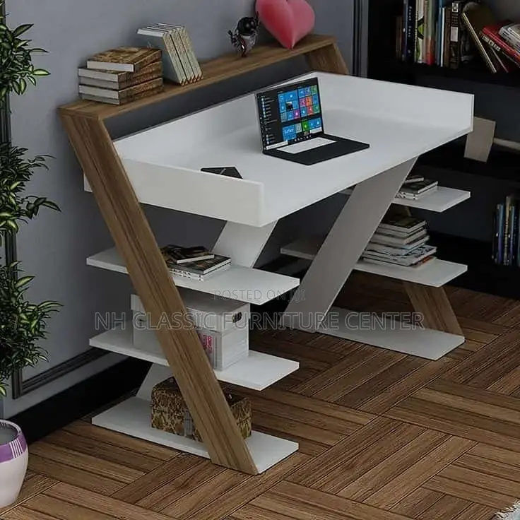 Studio Table/ Studio Table/ Studio Table