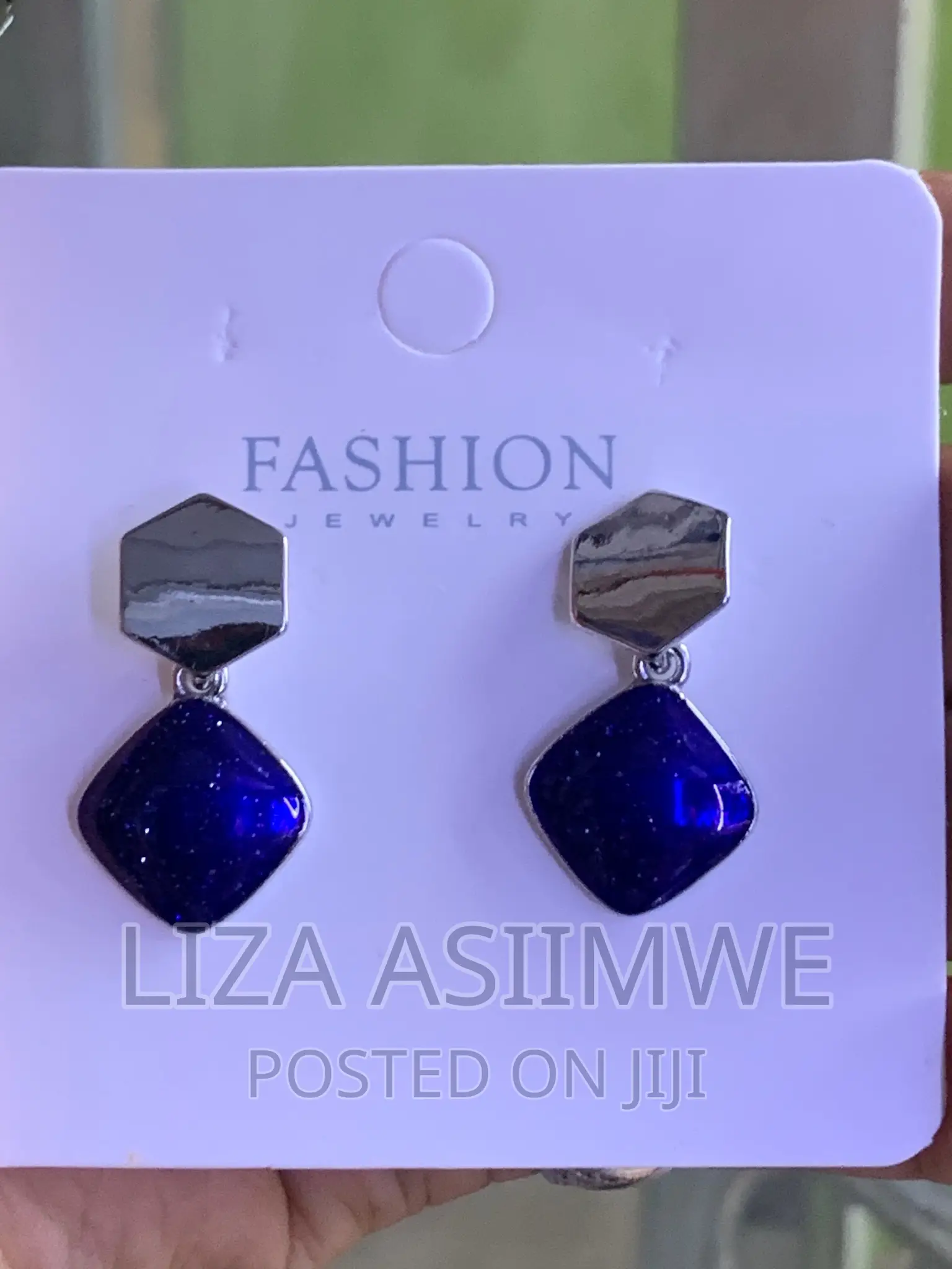 Lady’S Simple Earpins