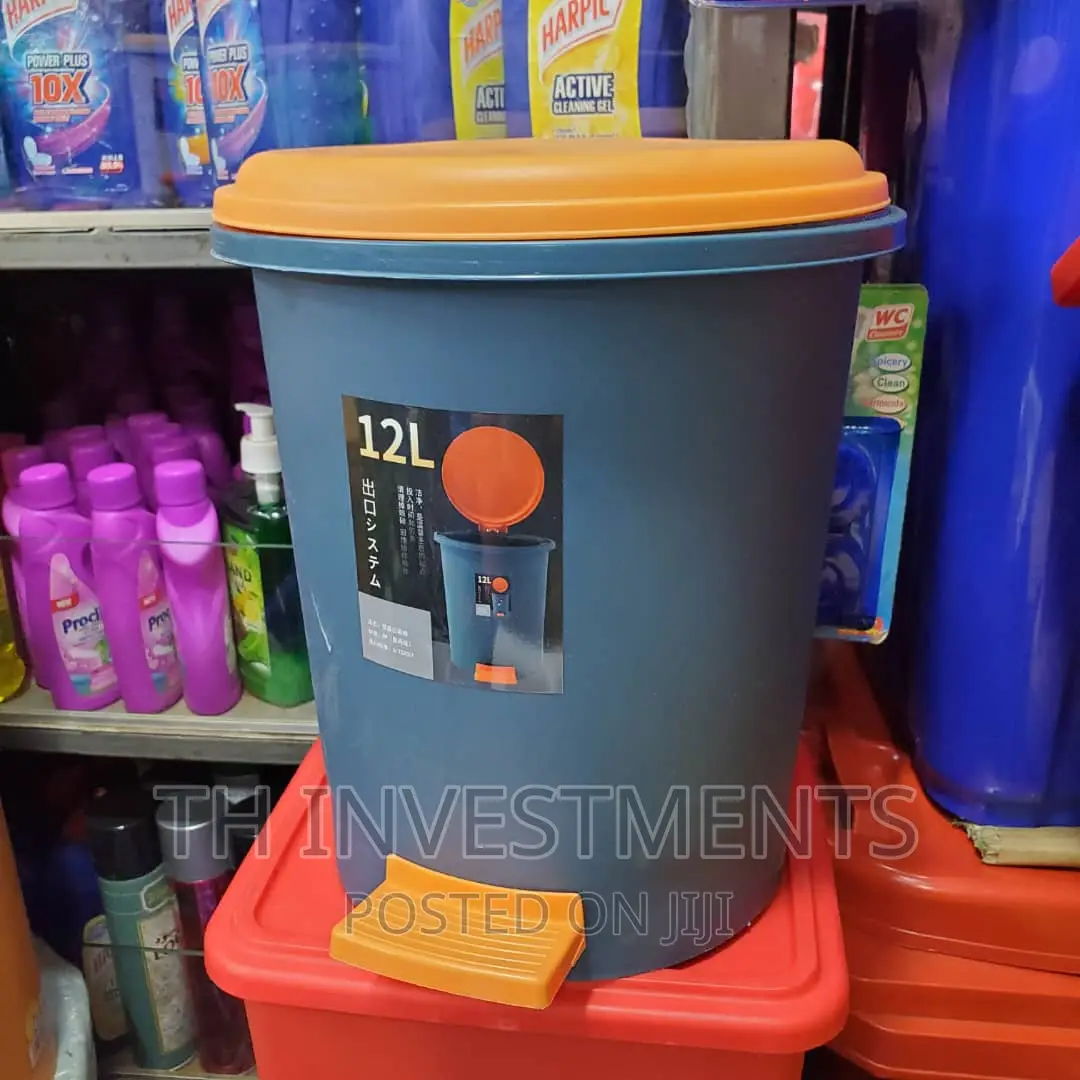 12litres Dustin Bin With Bucket Inside.