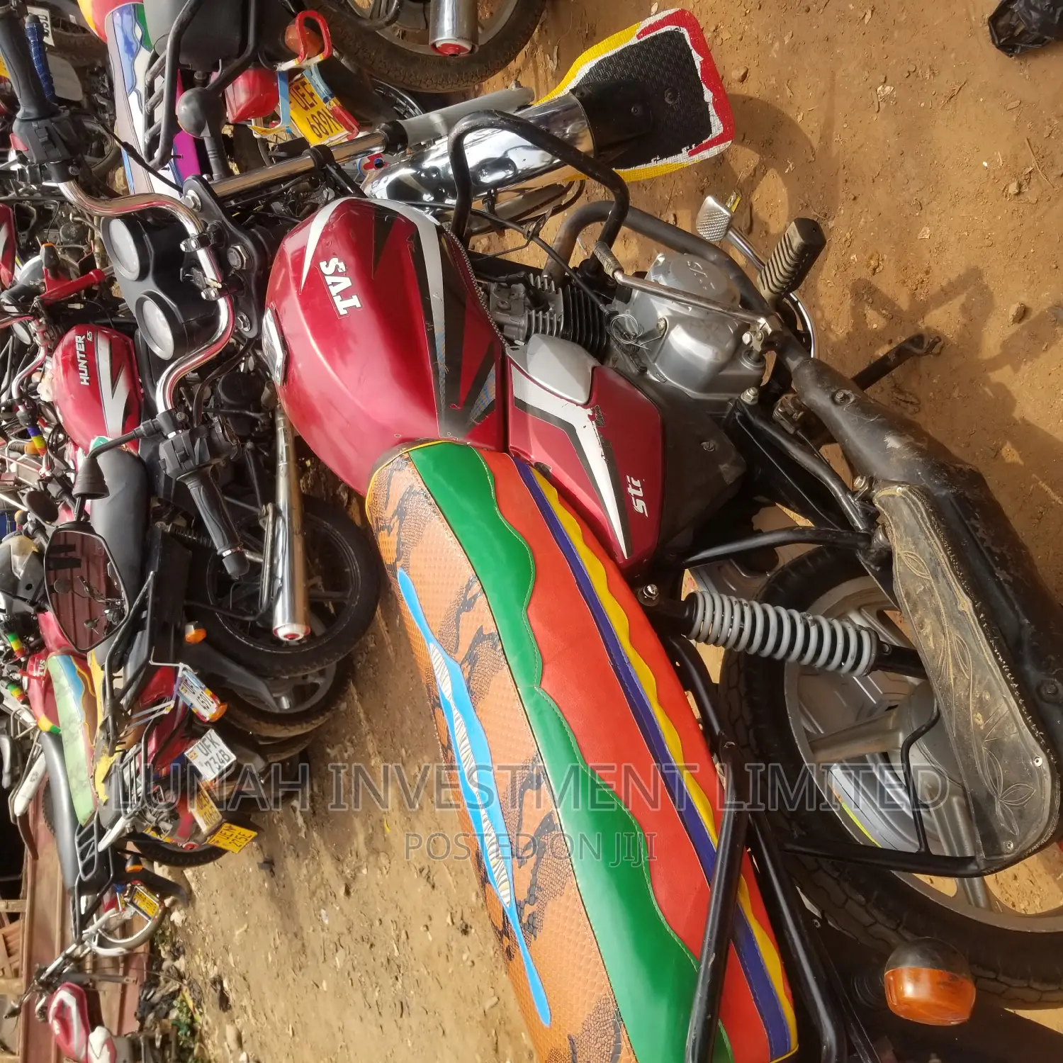 TVS HLX 125 2022 Red