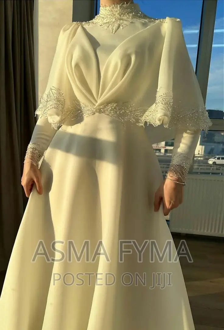Dresses For Hire, Sell And Customizing.