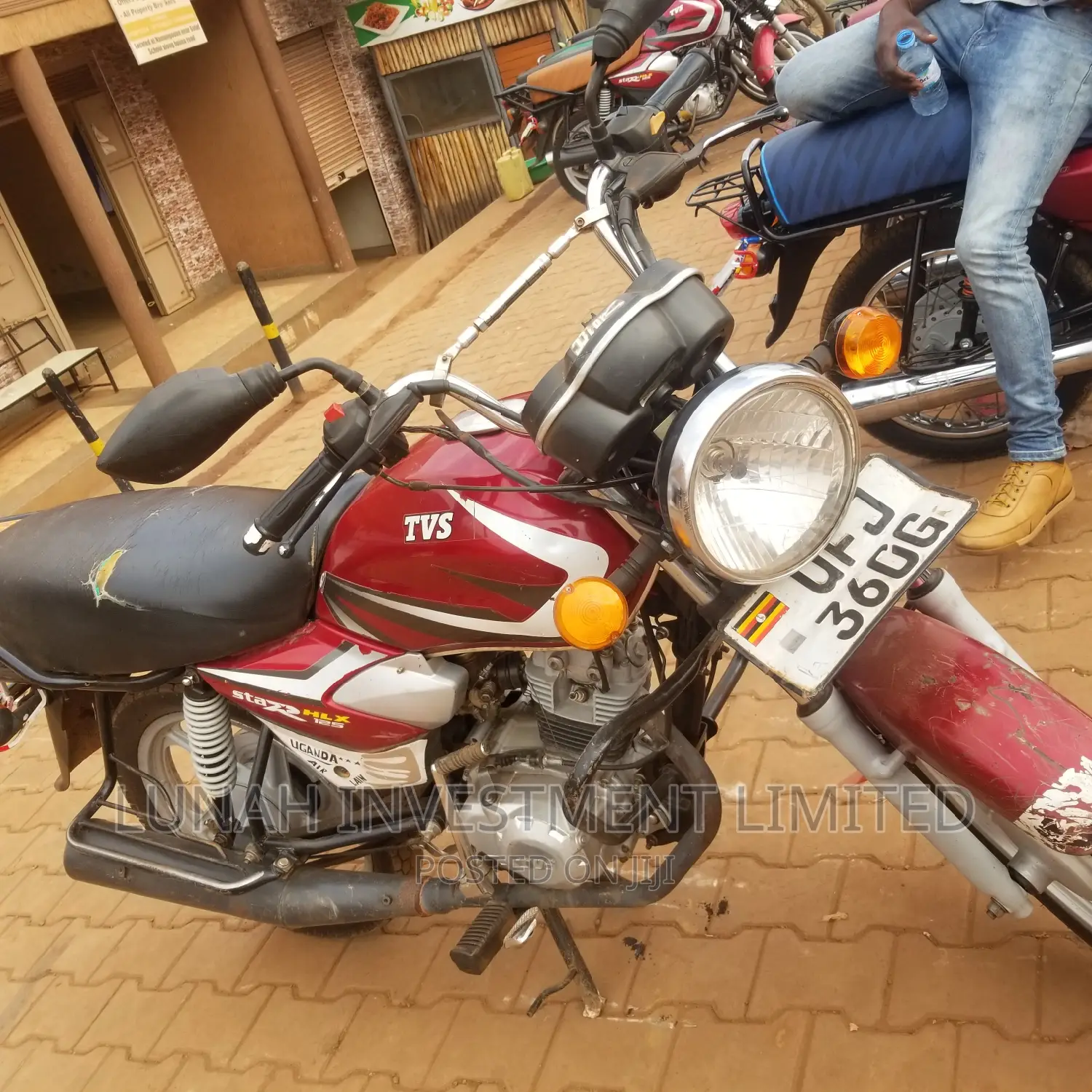 TVS HLX 125 2023 Red
