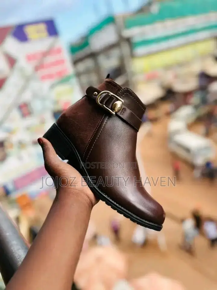 Ladies Fashionable Boots