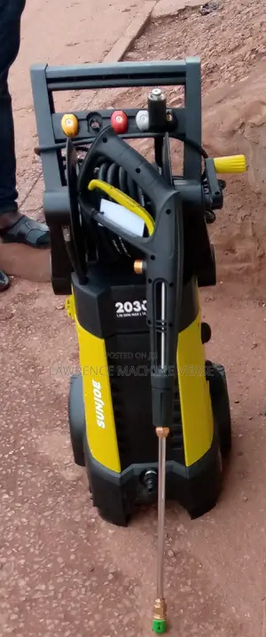 Pressure Washer With 1450 PSI
