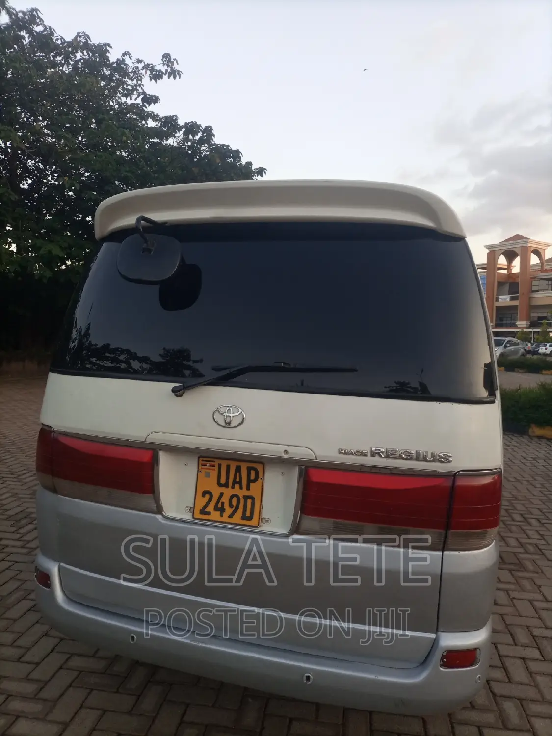 Toyota Regius 1999 White