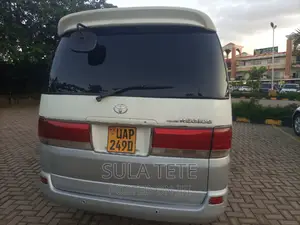 Toyota Regius 1999 White
