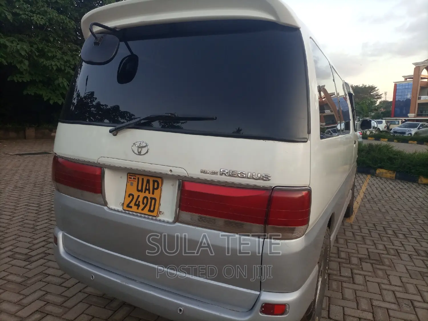 Toyota Regius 1999 White