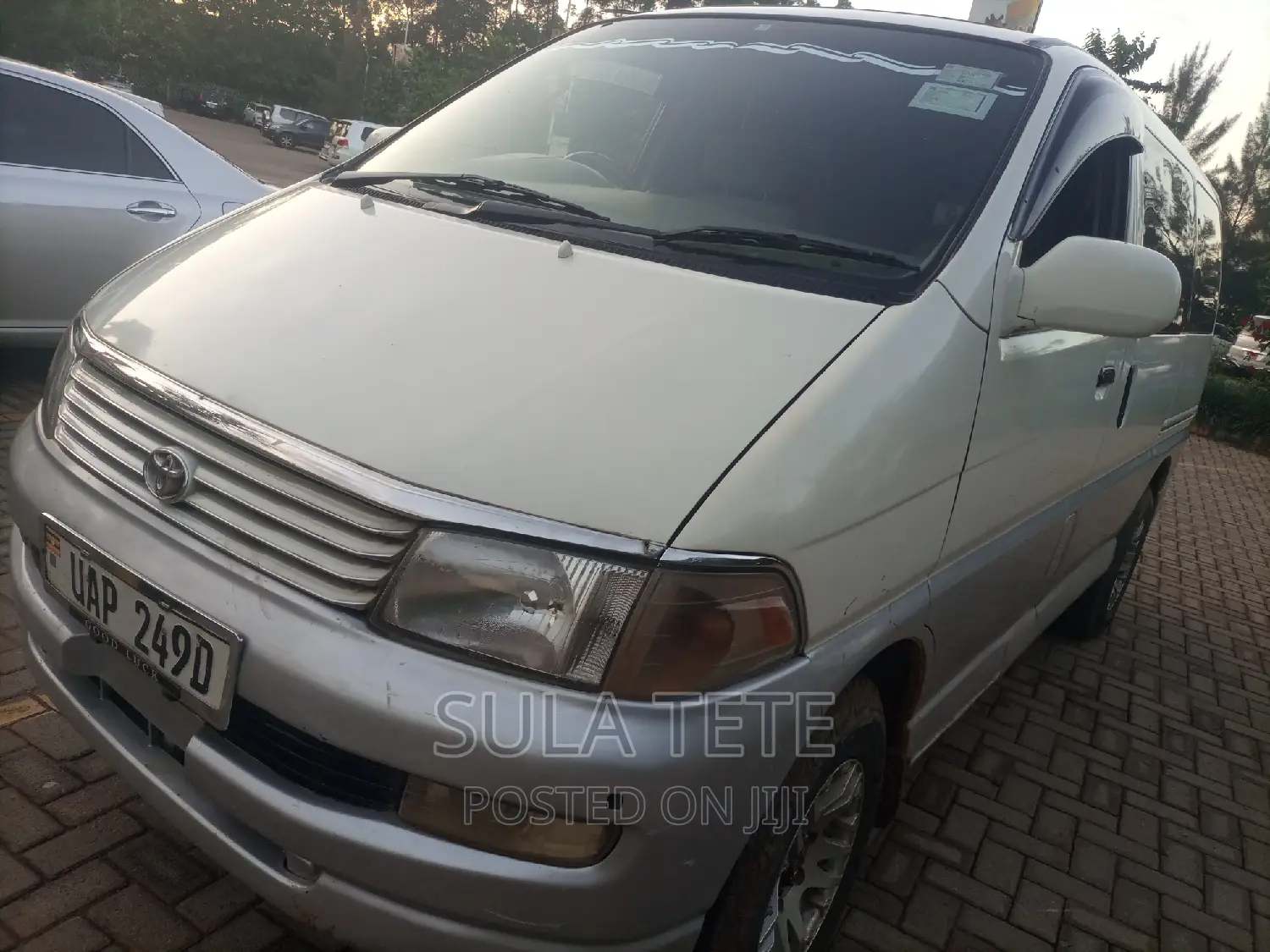 Toyota Regius 1999 White