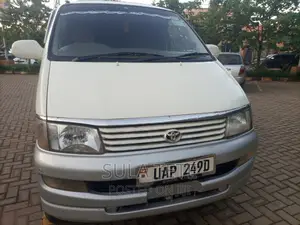 Toyota Regius 1999 White