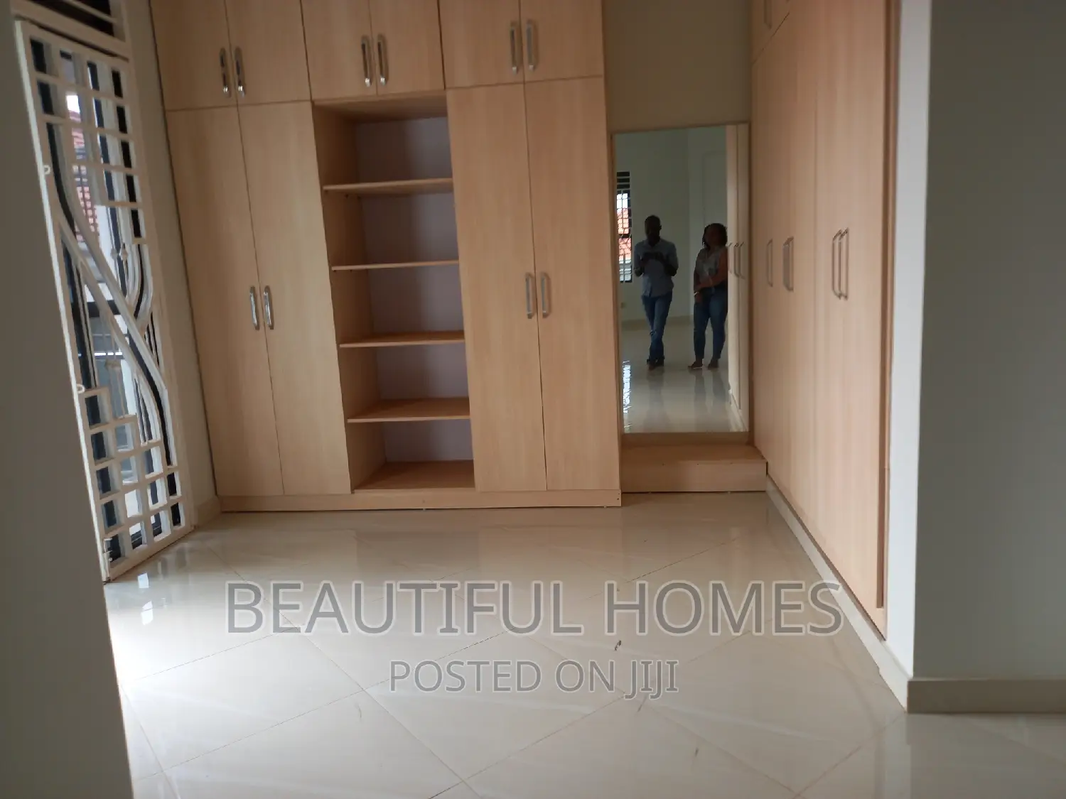 Furnished 6bdrm Duplex in Kira for sale