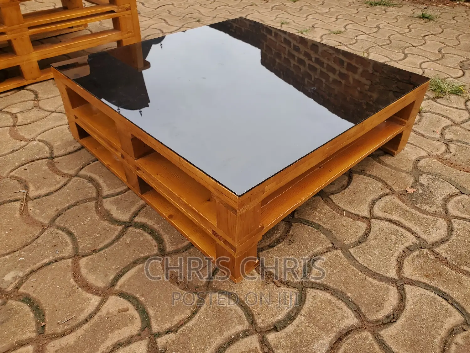 Pallet Shape Chair Set With Glass Table