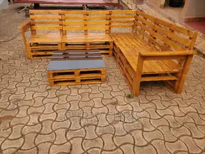 Pallet Shape Chair Set With Glass Table