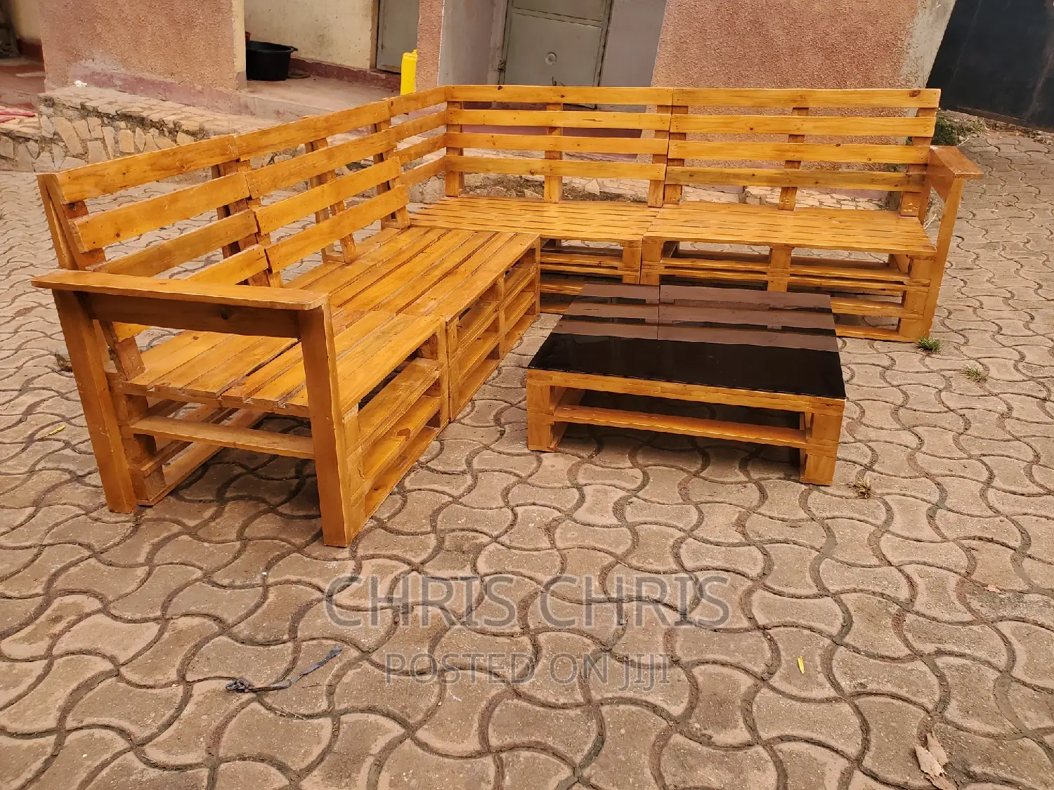 Pallet Shape Chair Set With Glass Table
