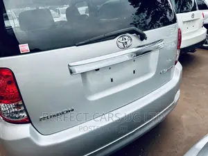 Toyota Corolla Rumion Hatchback 1.8 AWD 2009 Ivory