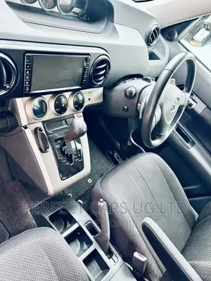 Toyota Corolla Rumion Hatchback 1.8 AWD 2009 Ivory